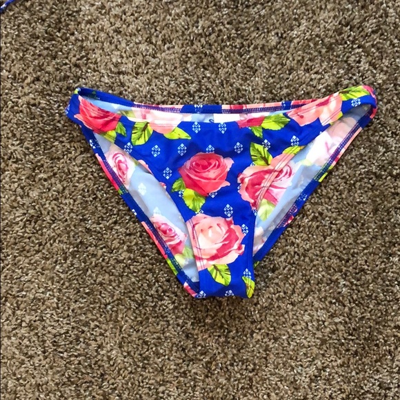 Bikini - Picture 3 of 3